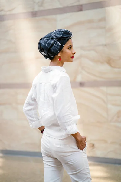 Portret Młodej Kobiety Muzułmańskie Nosi Turban Chusty Hidżab Jest Elegancki — Zdjęcie stockowe