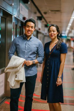 Bir Asya Çin portresi çift bir tarihte hafta sonu.