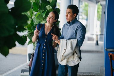 Bir Asya Çin portresi çift bir tarihte bir yerde seyir hafta sonu