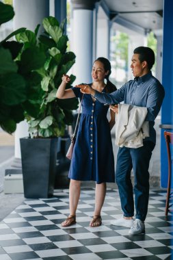 Bir Asya Çin portresi çift bir tarihte bir yerde seyir hafta sonu