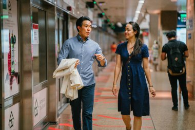 Bir Asya Çin portresi çift bir tarihte hafta sonu.