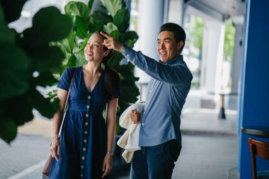 Bir Asya Çin portresi çift bir tarihte bir yerde seyir hafta sonu