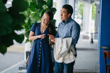 Bir Asya Çin portresi çift bir tarihte bir yerde seyir hafta sonu