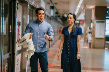 Bir Asya Çin portresi çift bir tarihte hafta sonu.