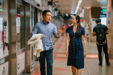 Bir Asya Çin portresi çift bir tarihte hafta sonu.