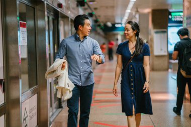 Bir Asya Çin portresi çift bir tarihte hafta sonu.