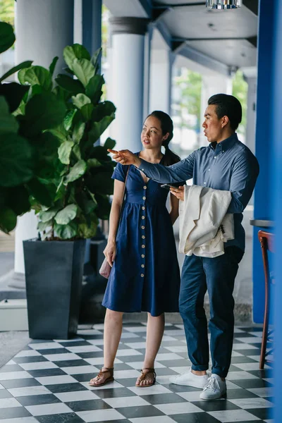 Bir Asya Çin portresi çift bir tarihte bir yerde seyir hafta sonu