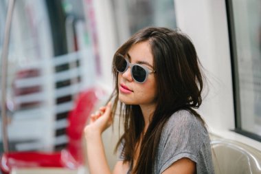 moda portre çekici genç Asyalı kadın poz