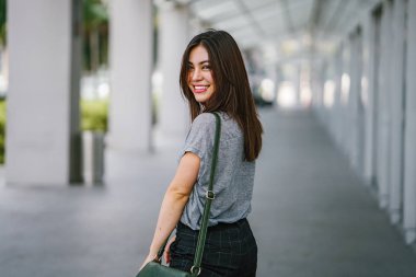 moda portre çekici genç Asyalı kadın poz