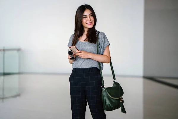 Attractive Young Asian Woman Using Smartphone — Stock Photo, Image