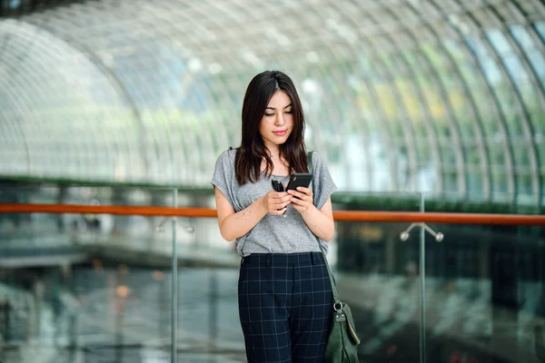 Attractive Young Asian Woman Using Smartphone — Stock Photo, Image