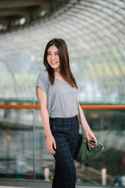Retrato Moda Atractiva Joven Mujer Asiática Posando — Foto de Stock