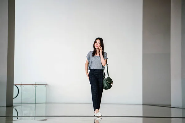 Portrait Mode Attrayant Jeune Femme Asiatique Posant — Photo