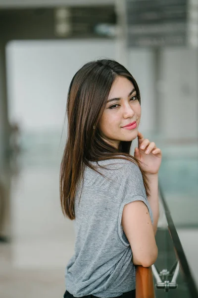 Retrato Moda Atractiva Joven Mujer Asiática Posando — Foto de Stock