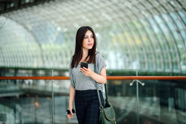 Attractive Young Asian Woman Using Smartphone — Stock Photo, Image