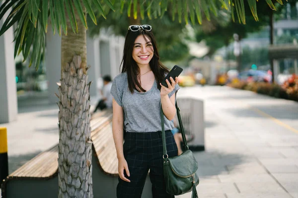 Attractive Young Asian Woman Using Smartphone — Stock Photo, Image