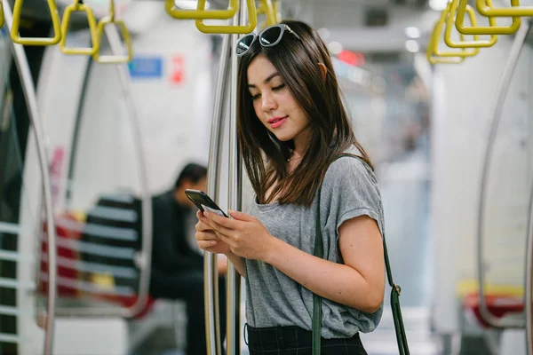 Attractive Young Asian Woman Using Smartphone — Stock Photo, Image