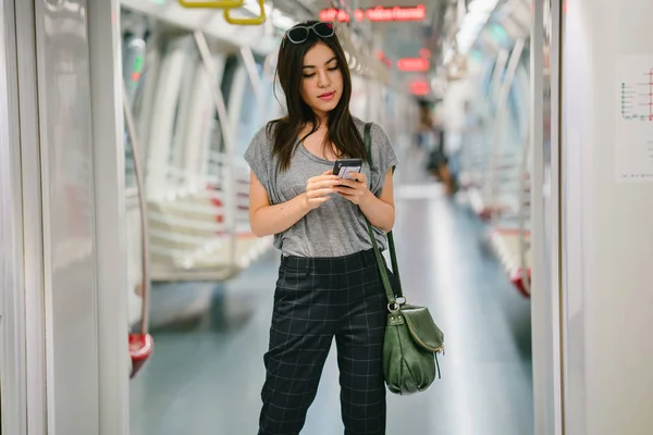 Attractive Young Asian Woman Using Smartphone — Stock Photo, Image