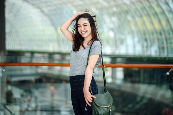 Retrato Moda Atractiva Joven Mujer Asiática Posando — Foto de Stock