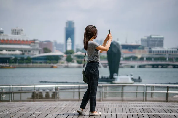 Attractive Young Asian Woman Using Smartphone — Stock Photo, Image