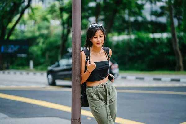 Stylová Asijská Modelka Neformálním Oblečení — Stock fotografie