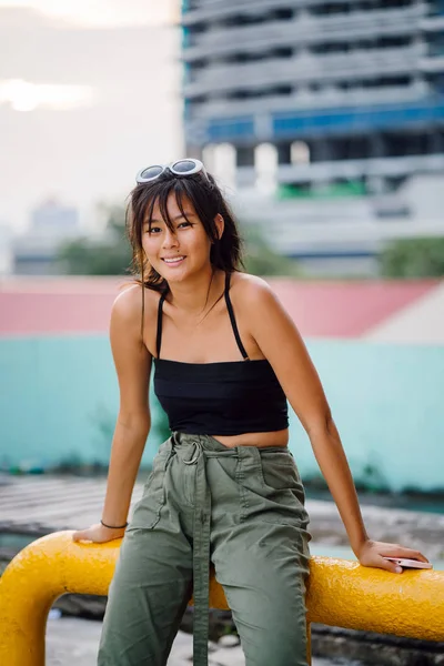 Snygg Asiatisk Modell Casual Kläder — Stockfoto