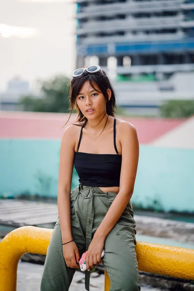 Snygg Asiatisk Modell Casual Kläder — Stockfoto