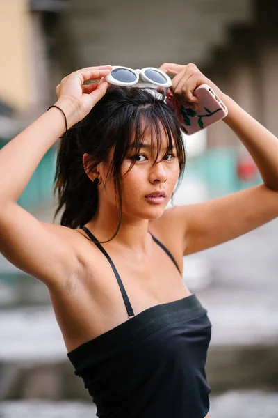 Retrato Atractivo Joven Asiático Mujer Posando —  Fotos de Stock