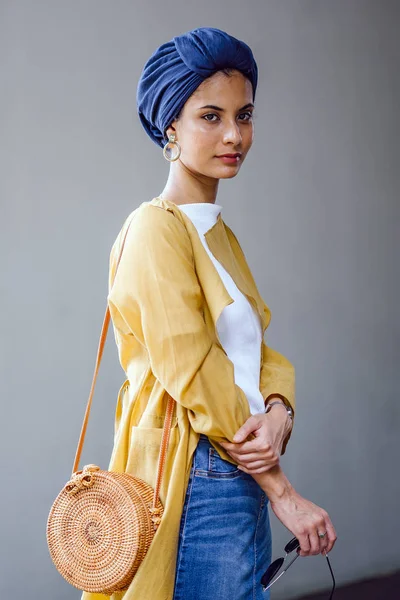 Retrato Moda Uma Mulher Muçulmana Malaia Alta Magra Jovem Atraente — Fotografia de Stock