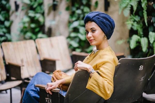 Retrato Moda Uma Mulher Muçulmana Malaia Alta Magra Jovem Atraente — Fotografia de Stock