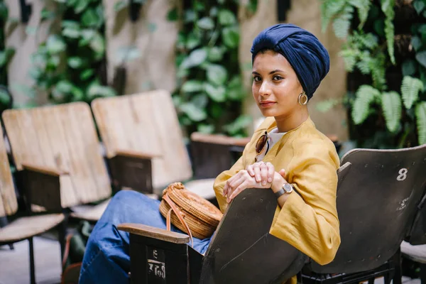 Retrato Moda Uma Mulher Muçulmana Malaia Alta Magra Jovem Atraente — Fotografia de Stock