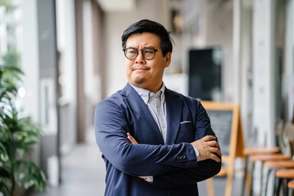 Porträtt Medelålders Kinesiska Asiatisk Man Casual Kostym Button Oxford Skjorta — Stockfoto