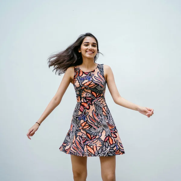 Mode Porträtt Vacker Ung Och Smal Indiska Asiatisk Tjej Klänning — Stockfoto