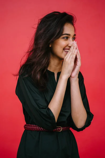 Estudio Del Retrato Una Bella Joven Atractiva Mujer India Asiática — Foto de Stock