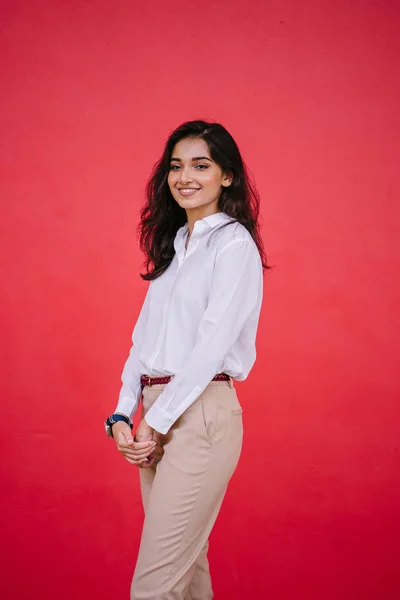 Estudio Del Retrato Una Bella Joven Atractiva Mujer India Asiática —  Fotos de Stock