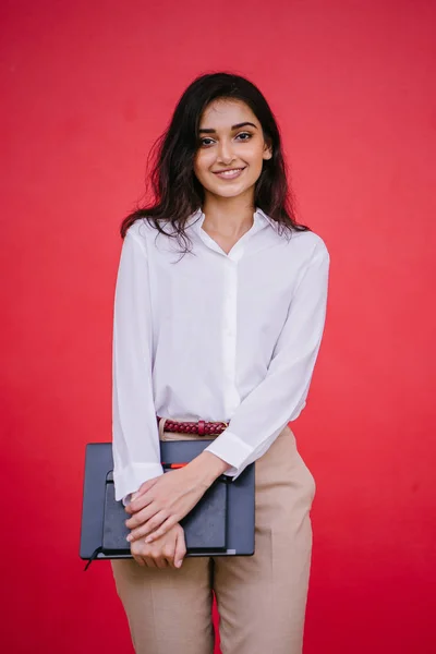 Estudio Del Retrato Una Bella Joven Atractiva Mujer India Asiática — Foto de Stock