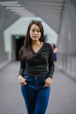 Çinli genç bir Asyalı kadının portresi