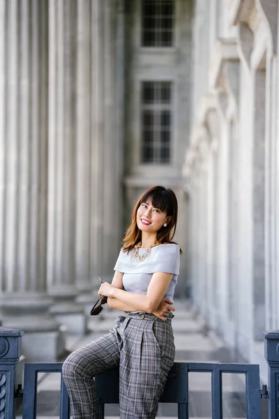 Mujer China Asiática Elegante Atractiva Ella Está Elegantemente Vestida Atractiva —  Fotos de Stock