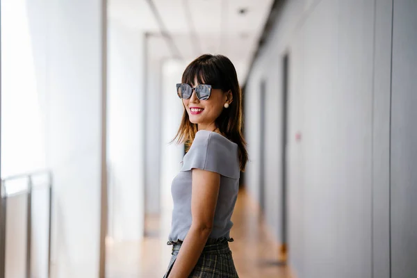 Retrato Una Mujer China Asiática Madura Mediana Edad Vestida Con —  Fotos de Stock