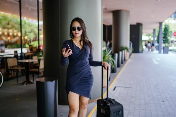 Portrait Elegant Beautiful Young Asian Woman Waiting Side Street Her — Stock Photo, Image