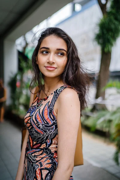 Mode Portret Van Een Mooie Jonge Slank Indiase Aziatisch Meisje — Stockfoto
