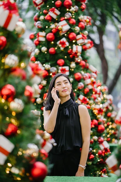 Portrait Une Jeune Femme Asiatique Coréenne Séduisante Photogénique Souriante Alors — Photo