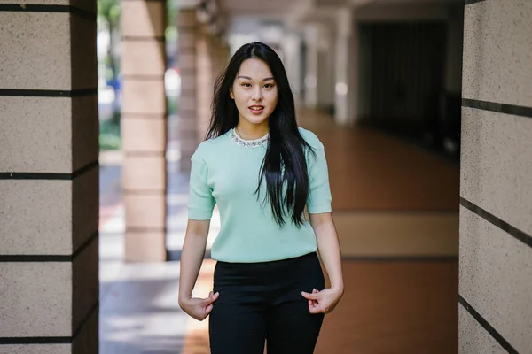 Retrato Una Joven Sexy Glamorosa Mujer Asiática Durante Día Lleva — Foto de Stock