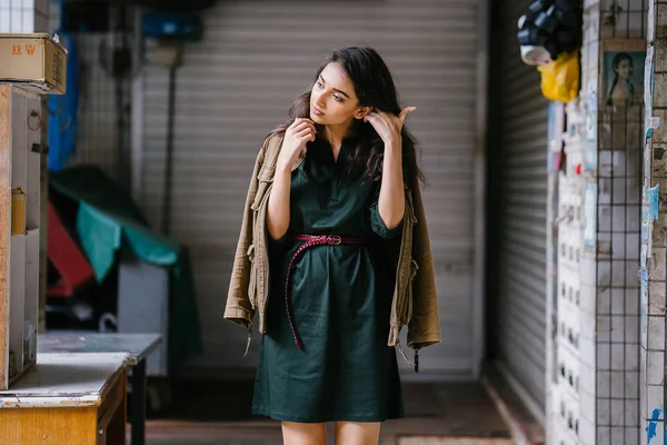 Joven Alta Delgada Elegante Mujer India Asiática Posa Para Retrato — Foto de Stock