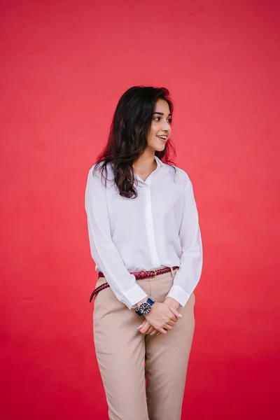 Portret Studenta Business Młodych Indian Dziewczyna Azjatyckich Ubrany Śnieżnobiałą Koszulę — Zdjęcie stockowe