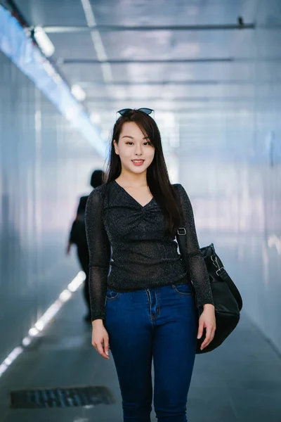 Портрет Молодой Китаянки Азиатского Происхождения Позирующей — стоковое фото