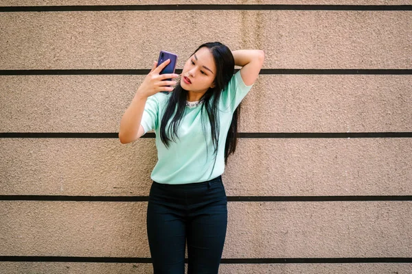 Portrait Young Beautiful Asian Chinese Woman Holding Smartphone — Stock Photo, Image