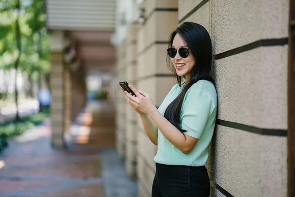 Portrait Young Beautiful Asian Chinese Woman Holding Smartphone — Stock Photo, Image