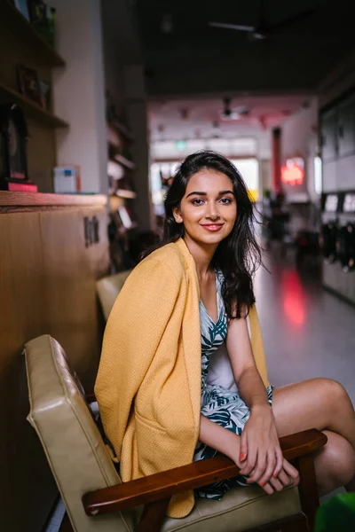 Mujer Asiática India Moda Elegante Joven Con Atuendo Retro Ella — Foto de Stock