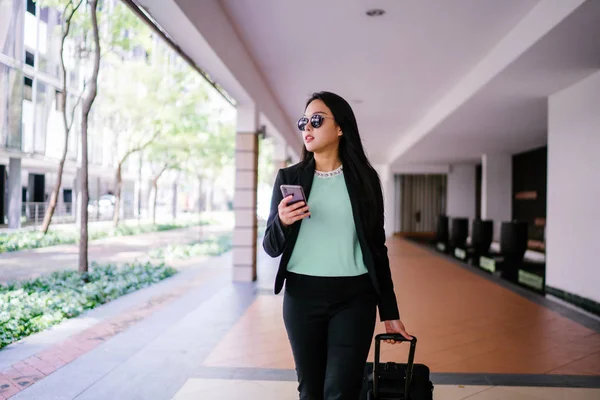 Portrait Elegant Beautiful Young Asian Woman Waiting Side Street Her — Stock Photo, Image